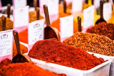 Baharatlar açık piyasa İsrail'nde.