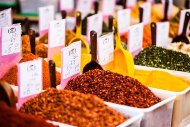 Baharatlar açık piyasa İsrail'nde.