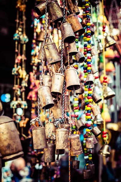 Traditionele souvenir in lokale markt — Stockfoto