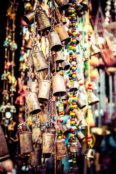 Souvenir traditionnel au marché local — Photo