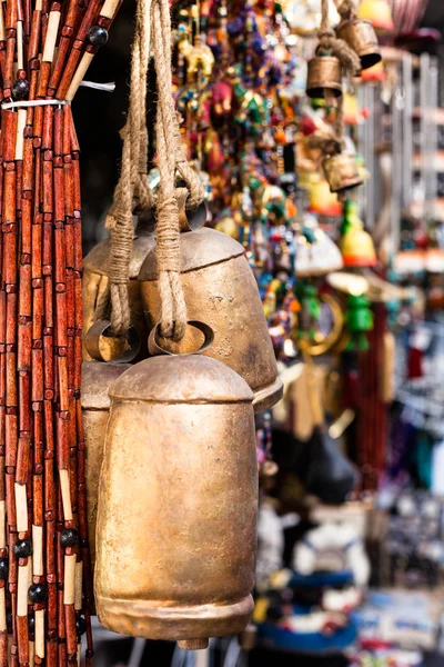 Souvenir tradizionale nel mercato locale — Foto Stock