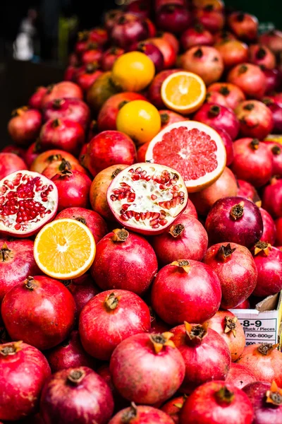 Pomegranates bunch at old town Jerusalem. Israel. — Stock Photo, Image