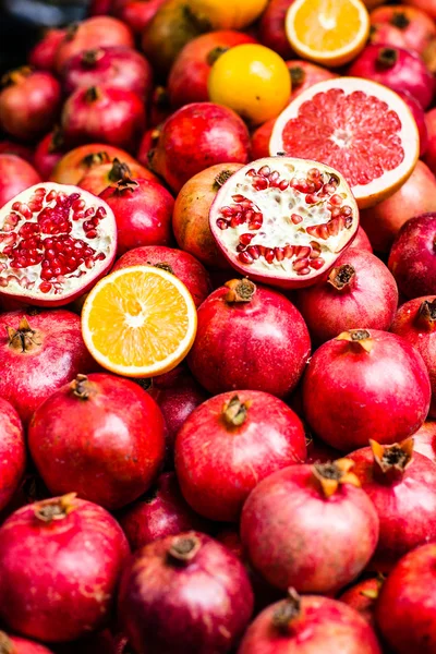 Pomegranates bunch at old town Jerusalem. Israel. — Stock Photo, Image