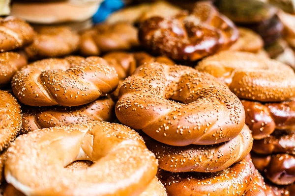 Pain aux graines de cumin sur bazar à Tel Aviv, Israël — Photo