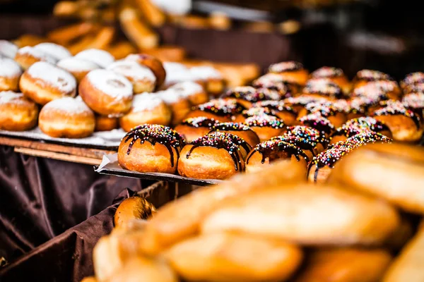 Chleb z kminkiem na bazarze w tel Awiw, Izrael — Zdjęcie stockowe