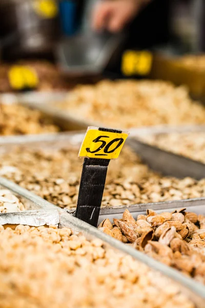 Frutos secos no mercado em Jerusalém, Israel — Fotografia de Stock