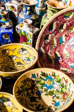 Yerel İsrail piyasada geleneksel seramik.