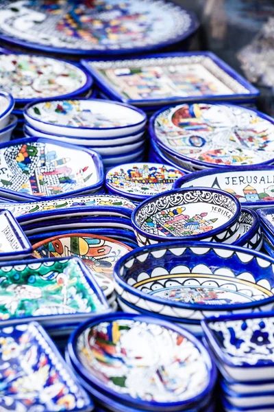 传统陶瓷在当地的以色列市场. — 图库照片