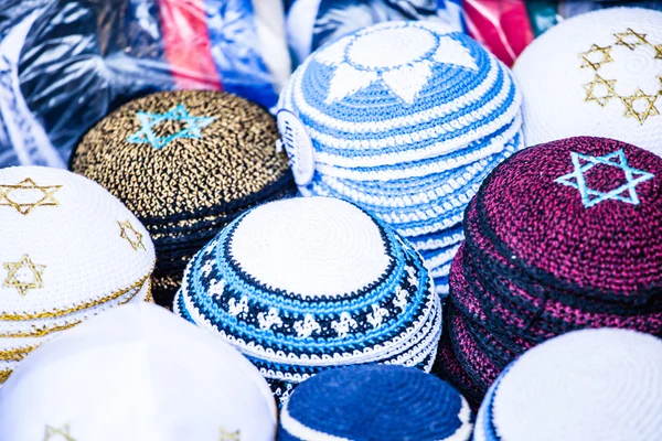 Jarmułki - tradycyjne żydowskie nakrycia głowy, Izrael. — Zdjęcie stockowe