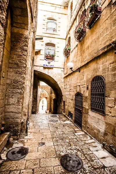 Dar taş sokaklar eski tel Aviv, İsrail — Stok fotoğraf