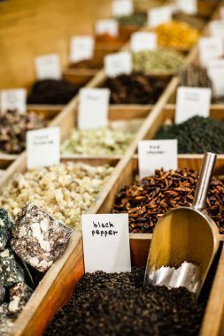 Baharatlar açık piyasa İsrail'nde.