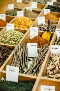 Baharatlar açık piyasa İsrail'nde.