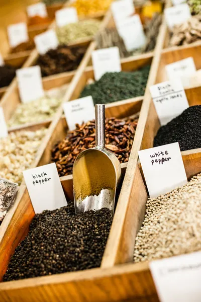 Baharatlar açık piyasa İsrail'nde.