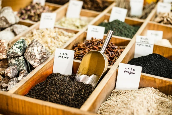 Baharatlar açık piyasa İsrail'nde.