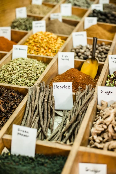 Baharatlar açık piyasa İsrail'nde.