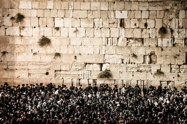 Orações no Muro Ocidental, Jerusalém, Israel . — Fotografia de Stock