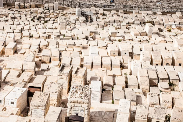 Cemitério Judaico com Jerusalém, Israel . — Fotografia de Stock