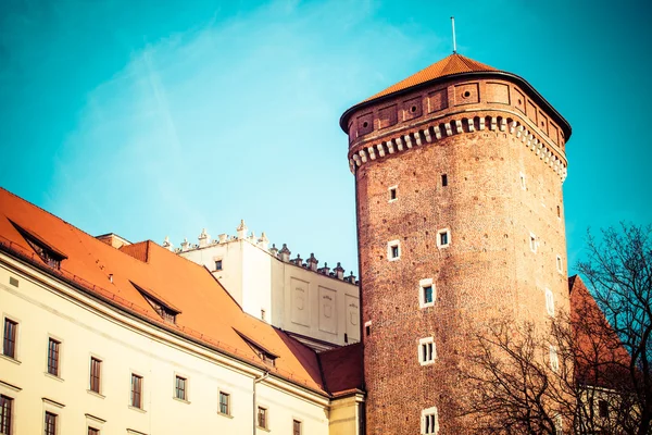 Středověká gotická sandomierska a senatorska věže hradu wawel v Krakově, Polsko — Stock fotografie