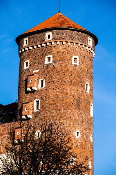 Torres góticas medievais Sandomierska e Senatorska no Castelo Wawel em Cracóvia, Polônia — Fotografia de Stock