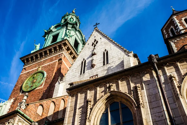 Wawel Cathedral - famous Polish landmark on the Wawel Hill in Cracow — Stock Photo, Image