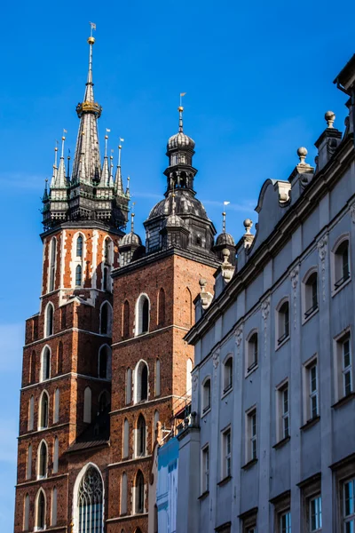 Vista na Igreja Gótica de Santa Maria, famoso marco em Cracóvia, Polônia . — Fotografia de Stock