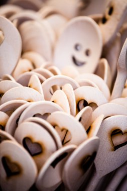 oyma bardak, kaşık, çatal ve diğer eşyaları ahşap