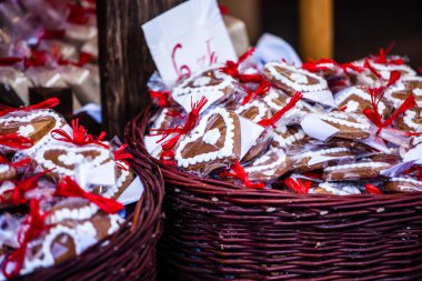 Noel piyasasında Polonya asılı gingerbread