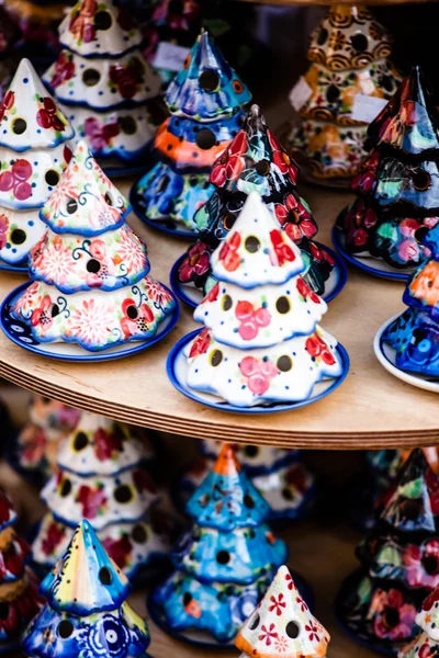 Barevné keramiky v tradičními polský trh. — Stock fotografie