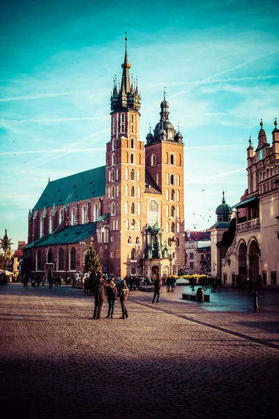 View at St. Mary's Gothic Church, famous landmark in Krakow, Poland. — Stock Photo, Image