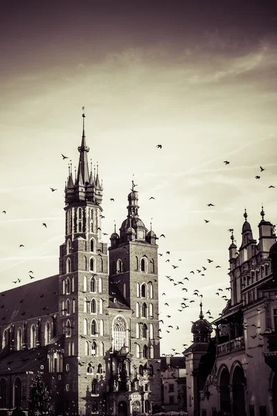 St mary's Gotik Kilisesi, krakow, Polonya'nın ünlü landmark göster.