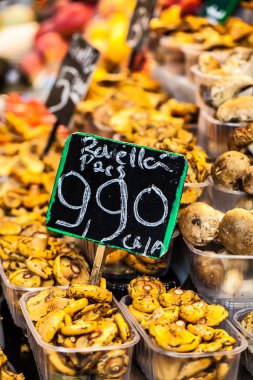 mantar bir stand, boqueria market, Barselona, İspanya.