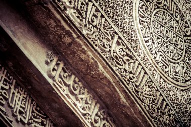 içinde arches üç kubbeli cami lodhi bahçeleri için cemaat Cuma Cuma Camii söyleniyor.