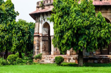 lodi bahçeleri. peyzajlı bahçeler içinde yer islami mezar (seesh Gumbad ve bara Gumbad). 15. yüzyıl reklam. Yeni Delhi, Hindistan.