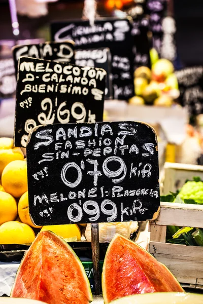 Hedelmämarkkinat, La Boqueria, Barcelona kuuluisa markkinapaikka — kuvapankkivalokuva