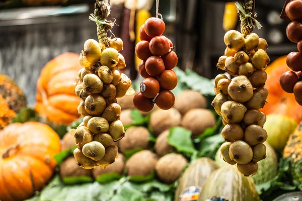 Mercado de frutas, en La Boquería, famoso mercado de Barcelona —  Fotos de Stock