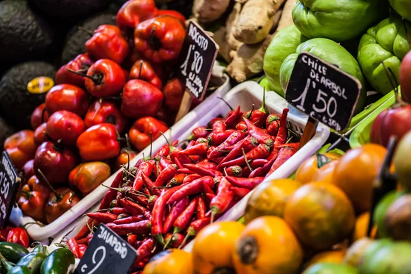 Mercado de frutas, em La Boqueria, Barcelona mercado famoso — Fotografia de Stock