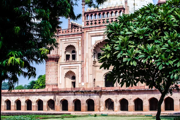 De Safdarjung Graftombe is een tuin graf in een marmeren mausoleum in delhi, india — Stockfoto