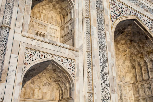 Taj mahal, ein berühmtes historisches denkmal, ein denkmal der liebe, das größte grab aus weißem marmor in indien, agra, uttar pradesh — Stockfoto