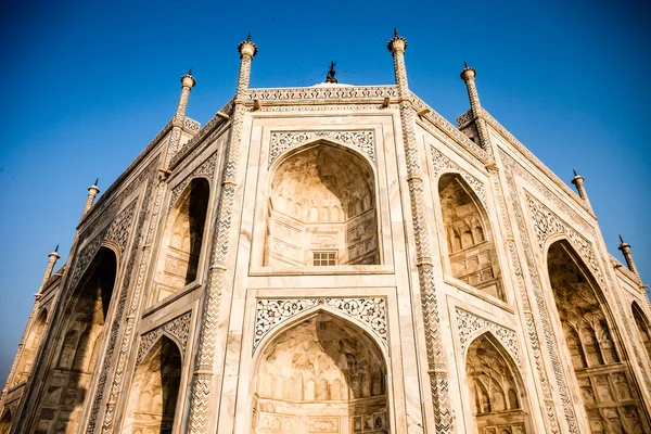 Taj mahal, slavná historická památka, památník lásky, největší bílý mramorový náhrobek v Indii, agra, uttar pradesh — Stock fotografie