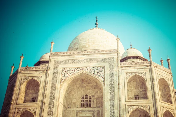 Taj mahal, Un monument historique célèbre, Un monument d'amour, le plus grand tombeau en marbre blanc en Inde, Agra, Uttar Pradesh — Photo