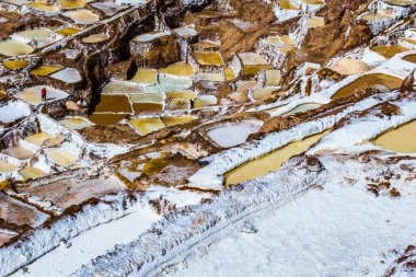 Peru, salinas de Maraş, pre Inca geleneksel tuz madeni (salinas).
