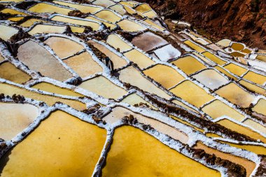 Peru, salinas de Maraş, pre Inca geleneksel tuz madeni (salinas).