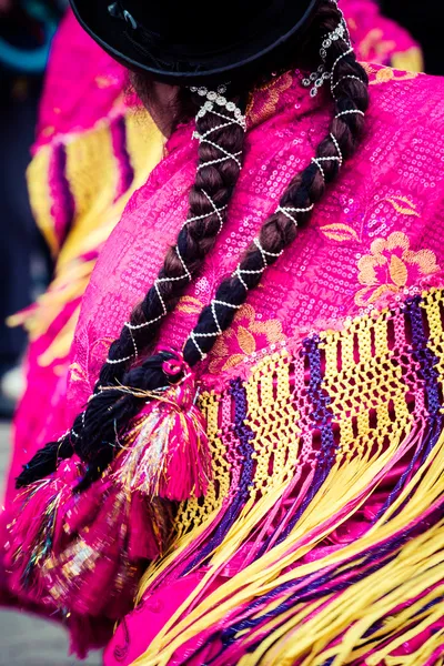 Peruanska dansare på paraden i cusco. — Stockfoto