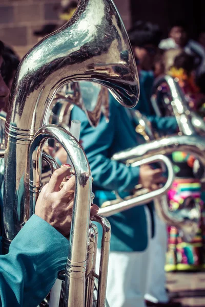 Peruaanse dansers op de parade in cusco. — Stockfoto