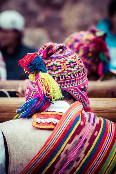 Inheemse outfit in peru — Stockfoto