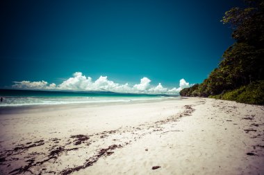 Havelock ada mavi gökyüzü ile beyaz bulutlar, andaman Adaları, Hindistan