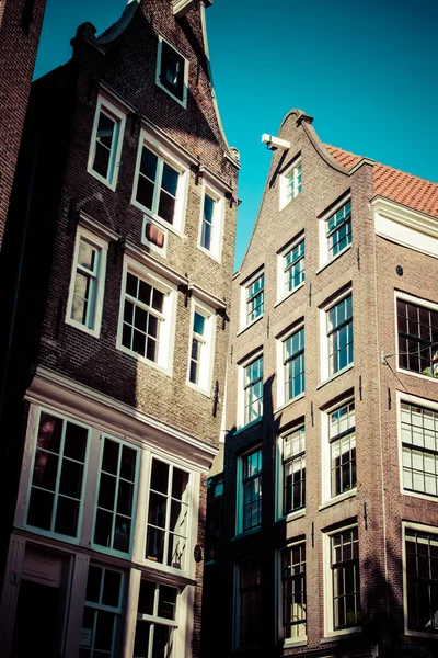 Architettura tradizionale ad Amsterdam, Paesi Bassi . — Foto Stock