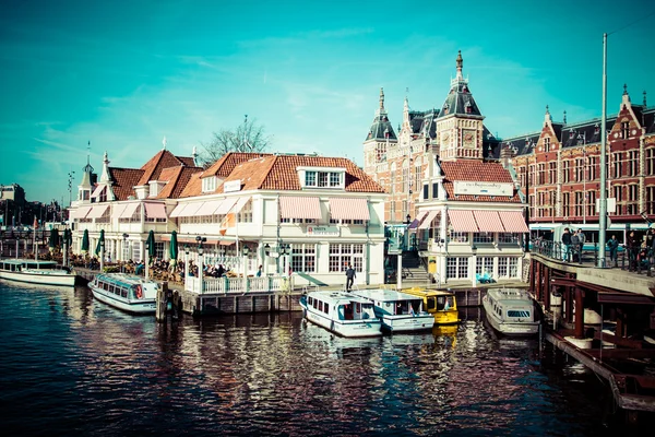 传统建筑在阿姆斯特丹，荷兰. — 图库照片
