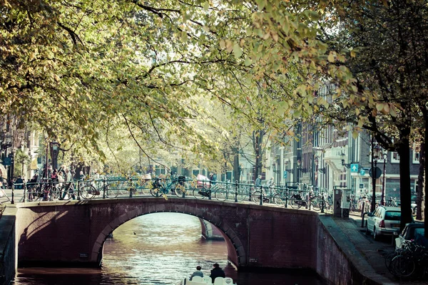 Architettura tradizionale ad Amsterdam, Paesi Bassi . — Foto Stock