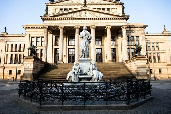 Gendarmenmarkt en Berlín, Alemania. Vista de la Catedral Alemana y Konzerthaus. — Foto de Stock